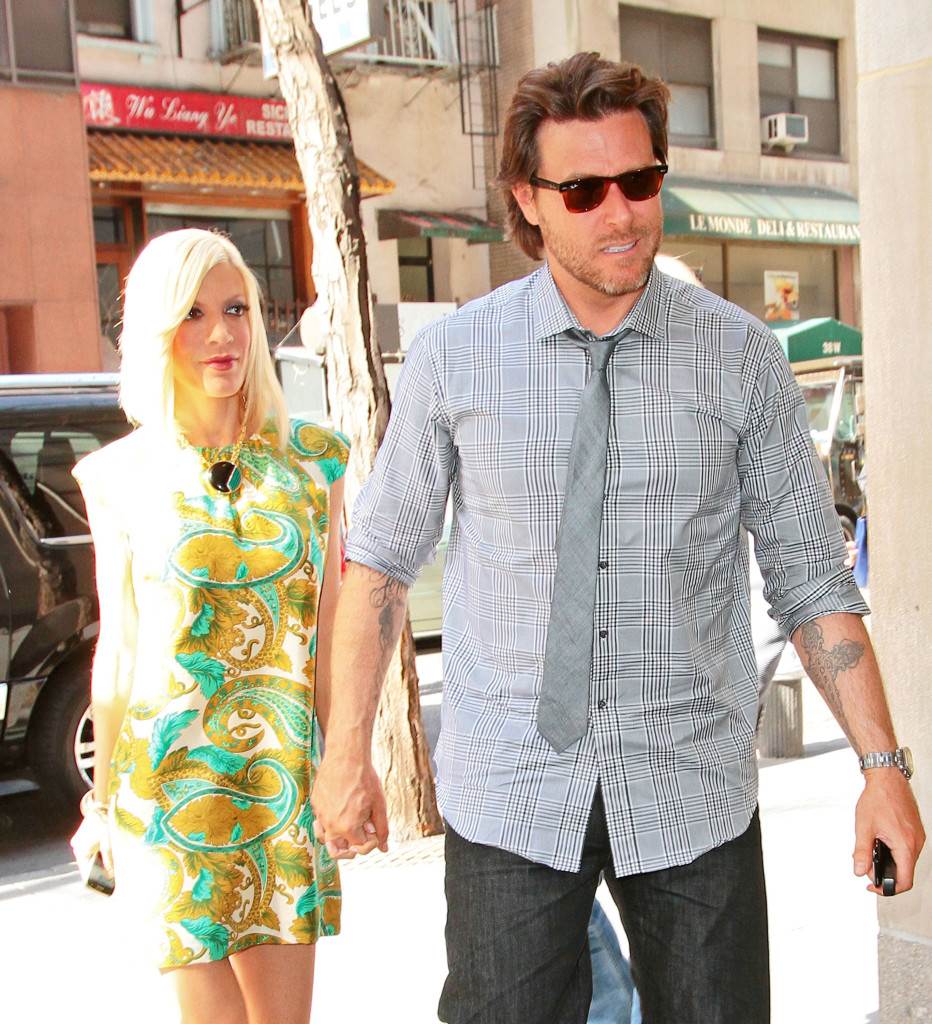 Tori Spelling je bolesna, živi u kamperu