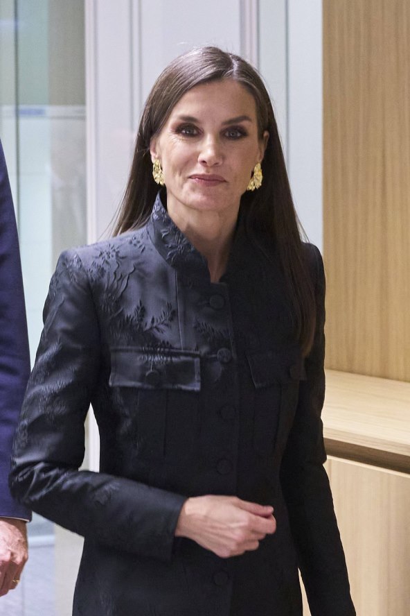 Kraljica Letizia u odijelu koje stanjuje figuru