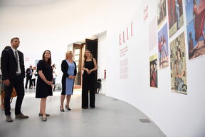 Predsjednica Kolinda Grabar Kitarović posjetila izložbu „Elle – Moda i društvo Isprepleteni pogledi 1945 – 2015“