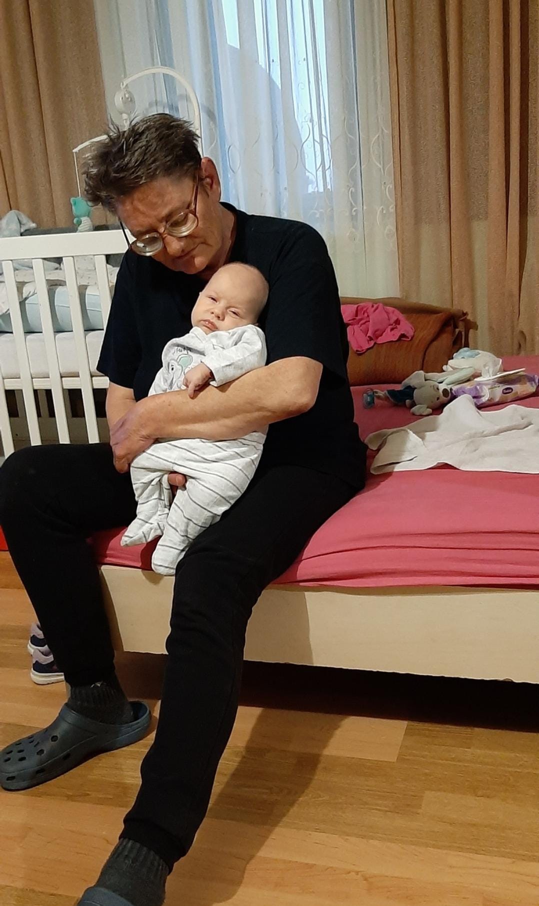 Dijete Ivane i Saše s majkom Saše Vujnovića