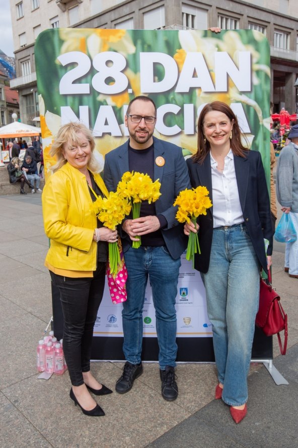 dr.med. Neda Ferenčić Vrban, glavna tajnica HLPR, gradonačelnik grada Zagreba Tomislav Tomašević, dr.sc. Mirela Šentija Knežević, Pomoćnica pročelnice za zdravstvo.jpg