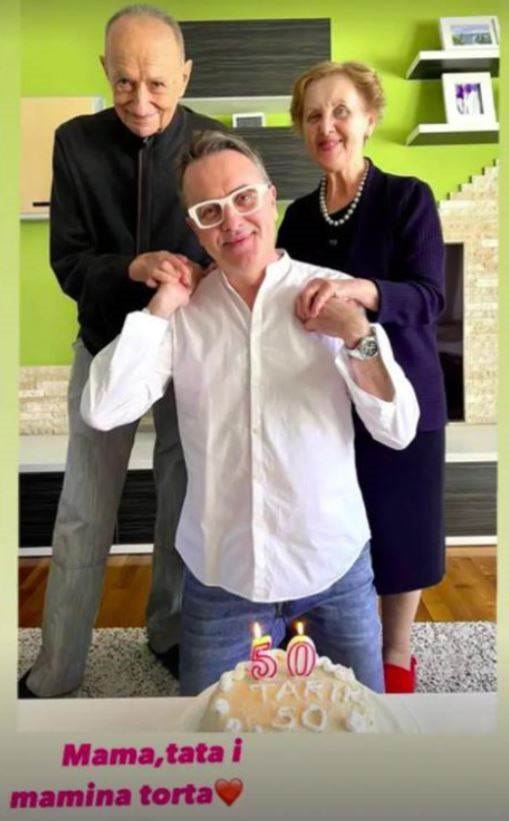 Tarik Filipović i roditelji.