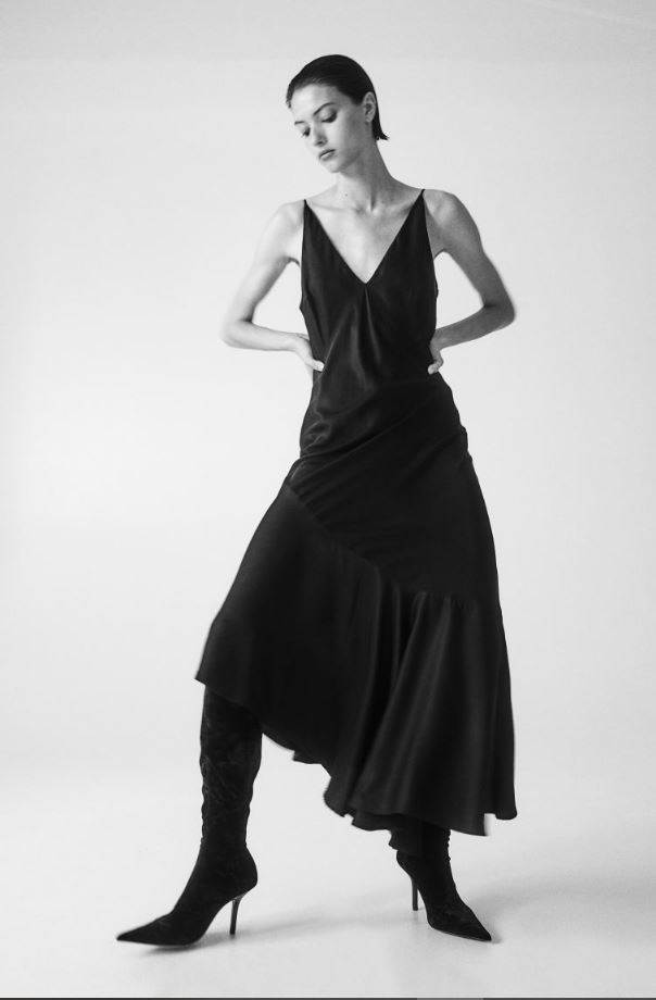 Asymmetric-hem slip dress/ H&M/ 30,99 €
