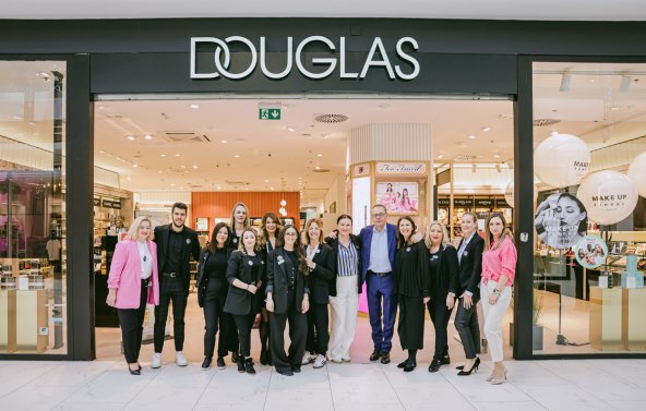 Make up school_Douglas tim.jpg