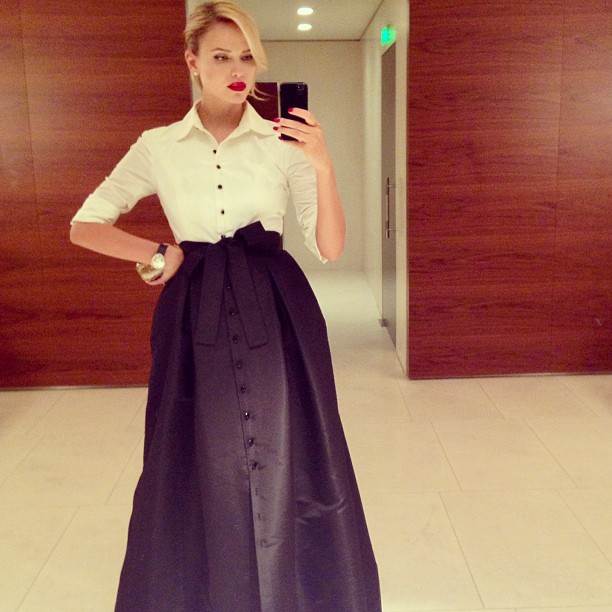 Natasha Poly na filmskom festivalu u Cannesu u potpuno prozirnoj haljini