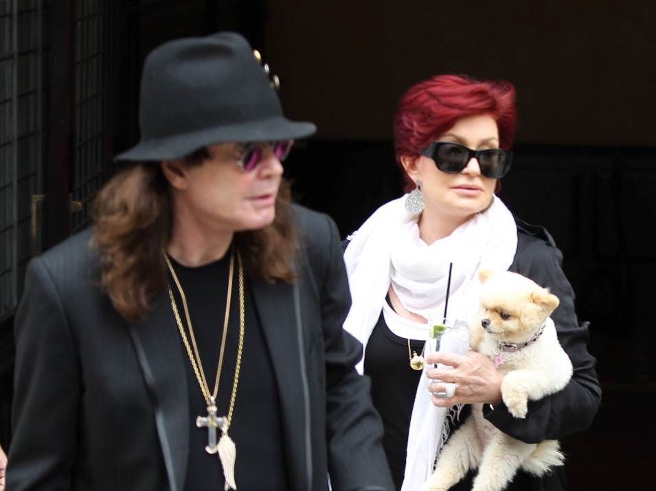 Ozzy Osbourne je neprepoznatljiv i nepokretan