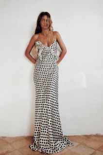 SATENSKA HALJINA TOČKASTOG UZORKA S VOLANIMA/ZARA/39,95 EUR