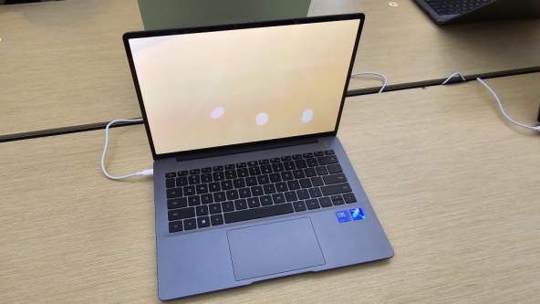 Huawei MateBook 14 (3).jpg
