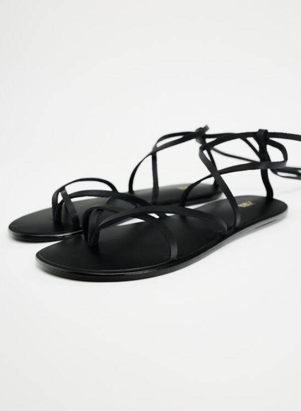 KOŽNE RAVNE SANDALE NA VEZANJE/ ZARA/ 29,95 EUR