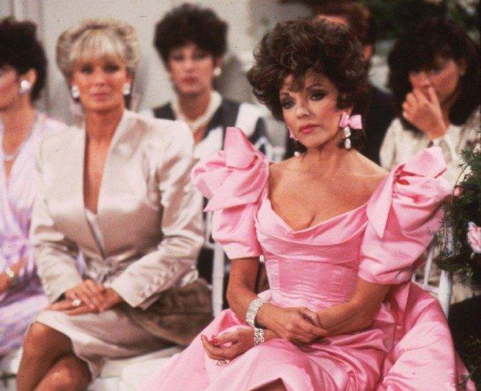 Joan Collins snimljena na večeri s 32 godine mlađim suprugom