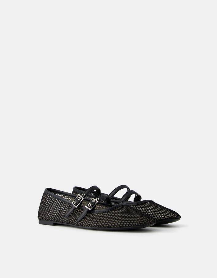 Mrežaste balerinke s kopčama/ Bershka/ 13,99 EUR