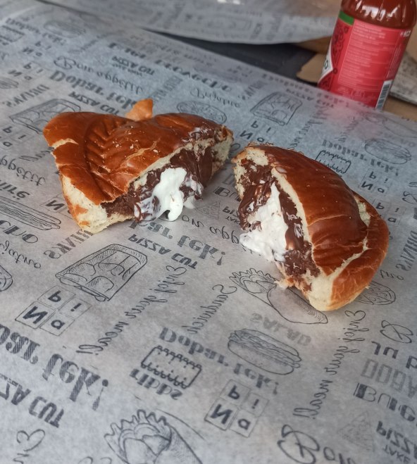 Brioš s Nutellom i sladoledom od vanilije