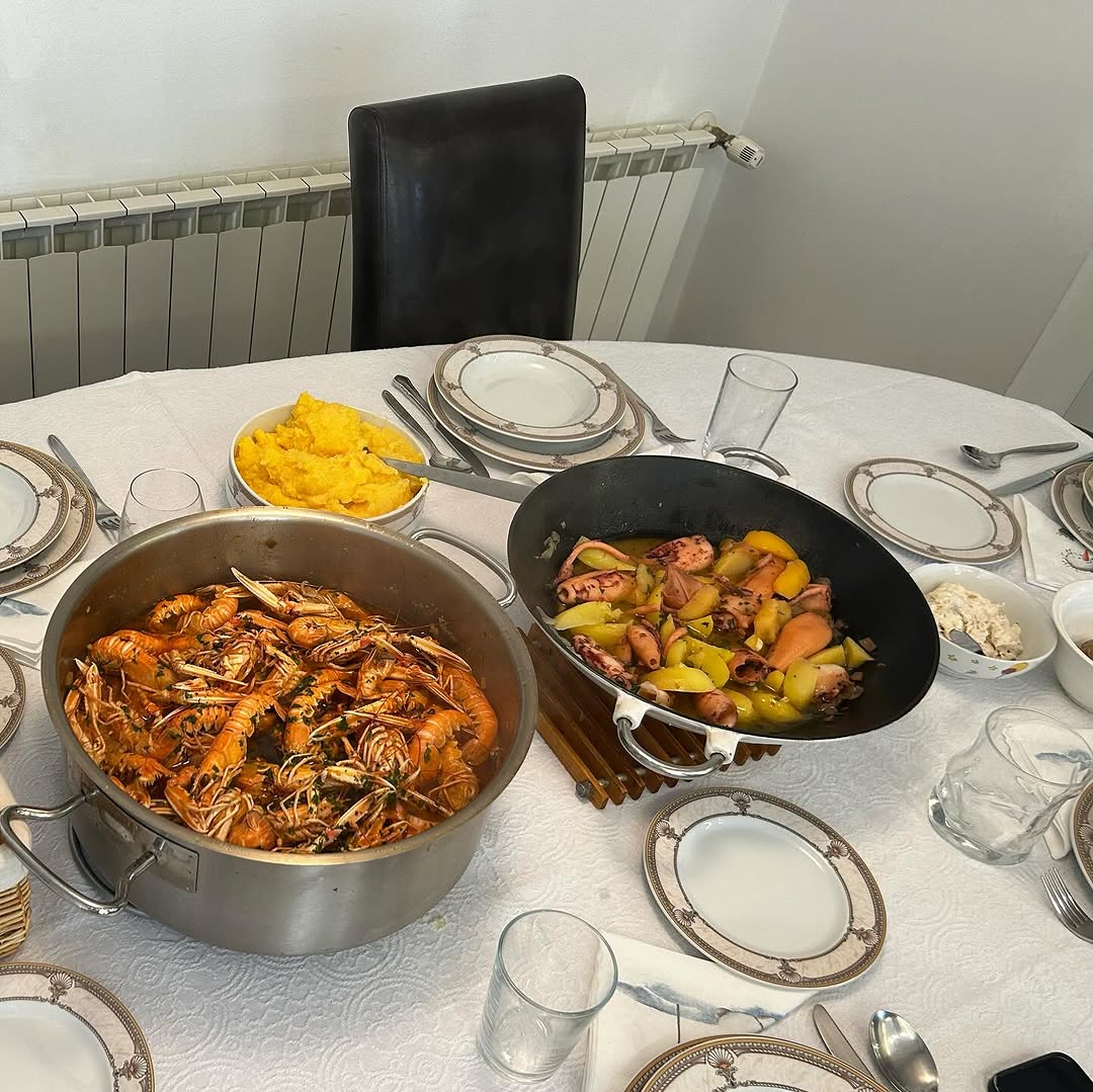 Nasa kuća je za vikend bila u znaku dolaska naše studentice, i isunjavanja svih njenih gastronomskih želja…. Kuća puna obitelji, prijatelja, veselja.. ukratko, vikend za pamćenje. (2).jpg