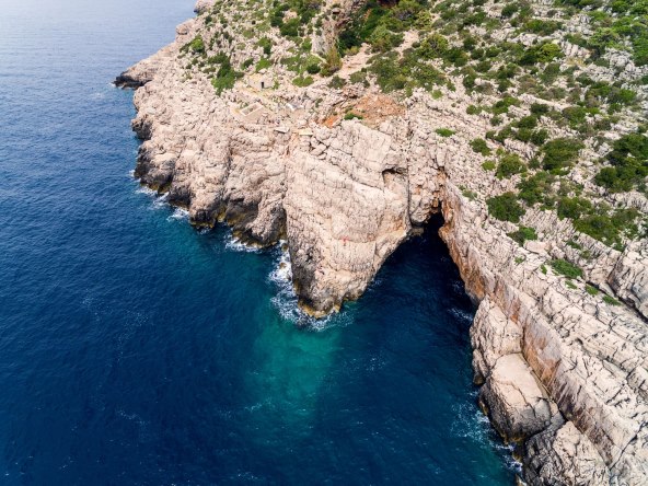 Odisejeva špilja Mljet.jpg