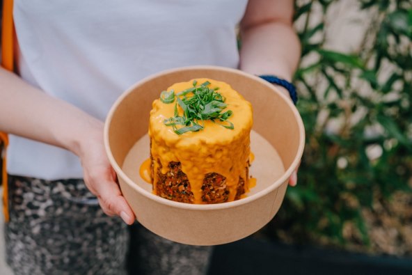 Kotthu kucica Curry Bowl
