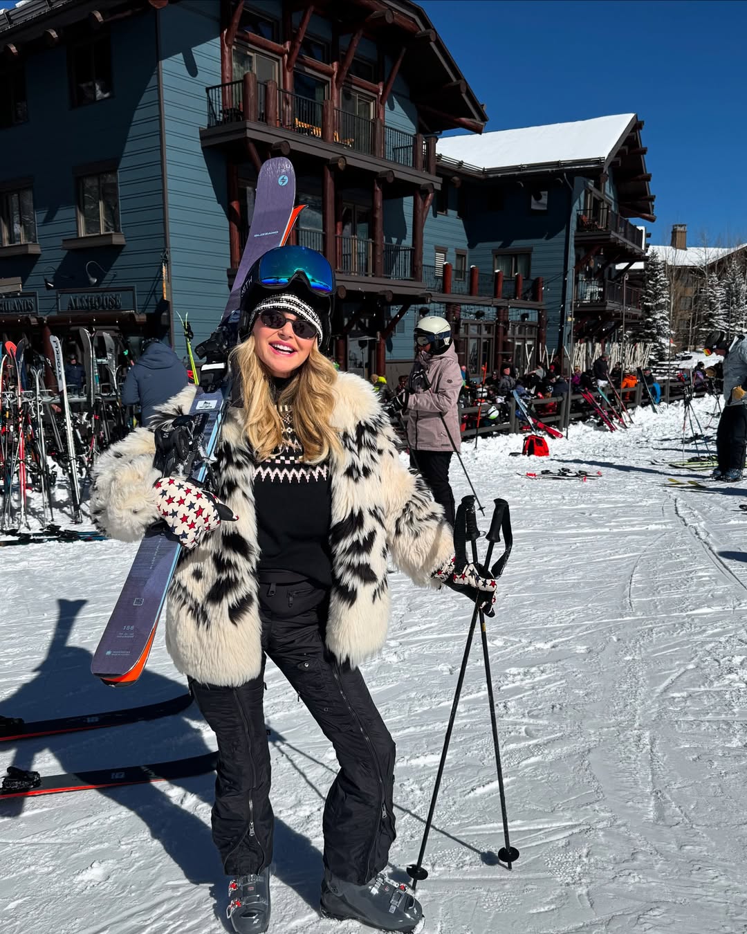 It was an HONOR to be honored at the Aspen Snow Ball put on by the wonderful @cosf_foundation and to come together in such a colorful and musical way to benefit brave children fighting cancer is powerful and (2).jpg