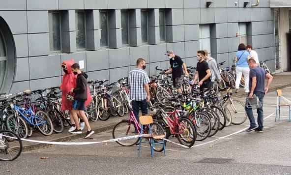 MOBITELI, BICIKLI, LAPTOPI, TORBE Bili smo na javnoj prodaji u policijskoj upravi Zagrebačkoj