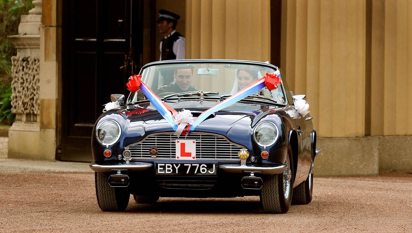 Princ William i Kate Middleton vozili su se u Aston Martinu nakon vjenčanja 2011.