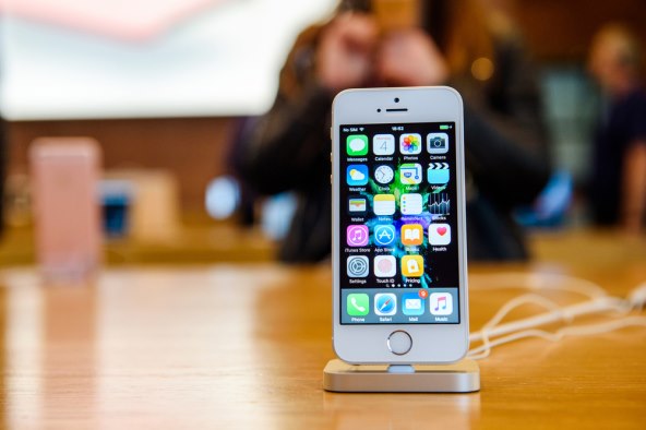 ZBOG BATERIJE: Vlasnike starih iPhonea čekaju milijuni dolara