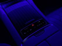 MERCEDES-BENZ EQS: Hyperscreen širine 1,41 metara u kabini automobila