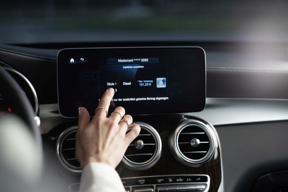 NOVOST IZ MERCEDESA: Beskontaktno plaćanje goriva direktno iz vozila