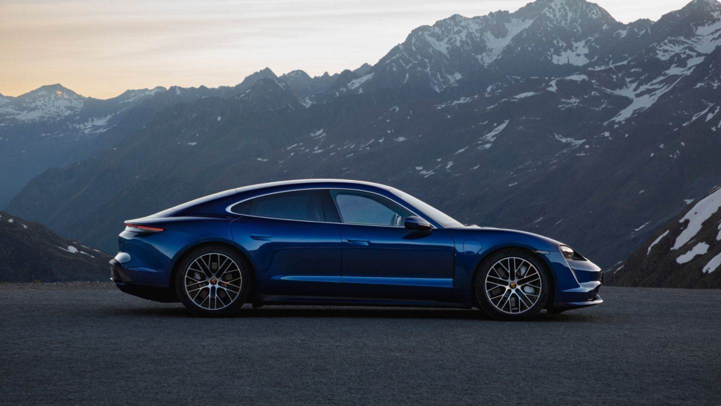 BESPLATNO AŽURIRANJE SOFTVERA: Porsche Taycan s novim značajkama još je brži