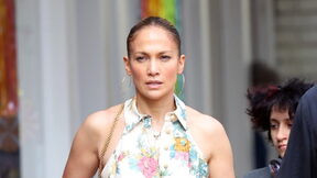 Jennifer Lopez u kratkom kombinezonu.jpg