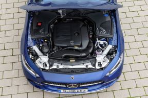 MERCEDES CLS: Uz automatsko parkiranje može sam zakočiti ako vozač ne reagira