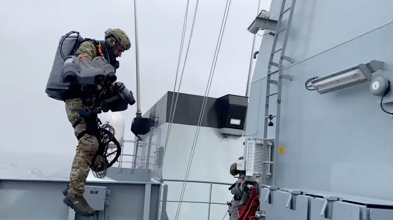 JETPACK DEMONSTRACIJA Marinci će ovime gusarima utjerati strah pod kožu