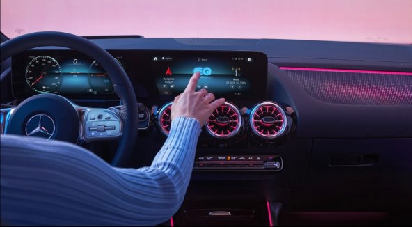 ELEKTRIČNI MERCEDES Napredne tehnologije i pogon na sve kotače