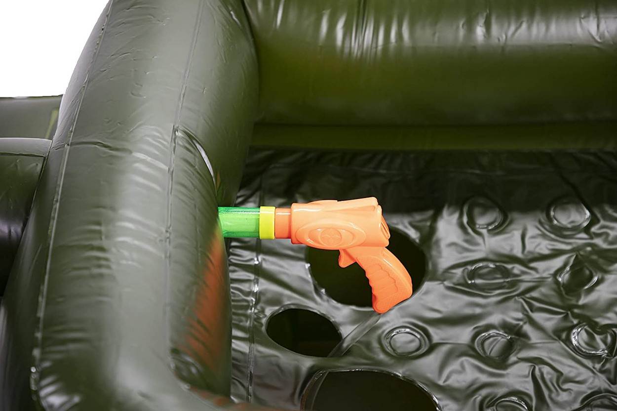 FLAMINGOSI SU PROŠLOST Za ljeto si nabavite zračni tenk za vođenje pomorskih bitki