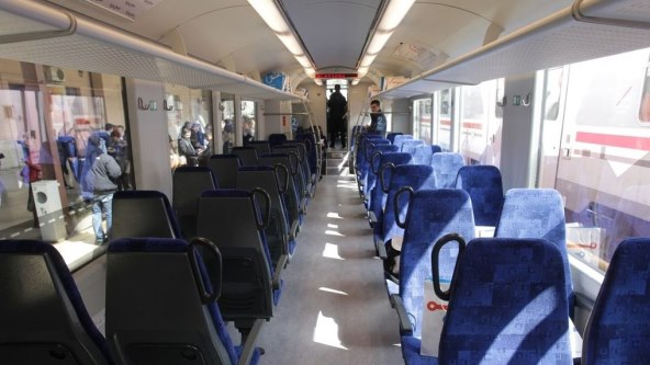 Može li se u vlaku napuniti mobitel, postoji li besplatan pristup internetu?