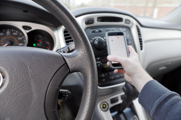 Za samo nekoliko kuna možete imati najnoviju glazbu u svojem starom automobilu