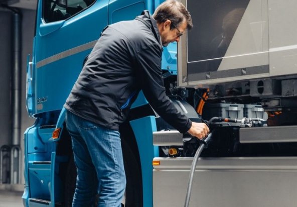 SVJETSKA PREMIJERA Mercedes-Benz eActros prelazi na struju 400 kilometara