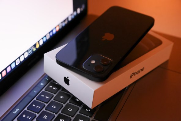 Apple doslovno rastura s novom iPhone 12 serijom