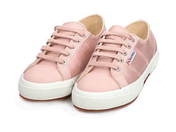 Osvojite Superga tenisice - iz njih nećete izlaziti cijelo ljeto!