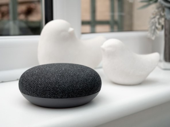 PAMETNI ZVUČNIK VAŠ NOVI UKUĆAN Možete mu naređivati, jedino što baš ne čisti...