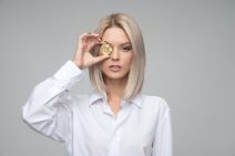 Bitcoin kriptovaluta djevojka.jpg