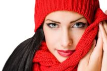 djevojka s kapom i šalom