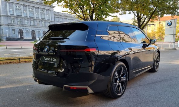 BMW iX
