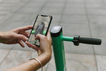 Otključavanje romobila skeniranjem QR koda.jpg