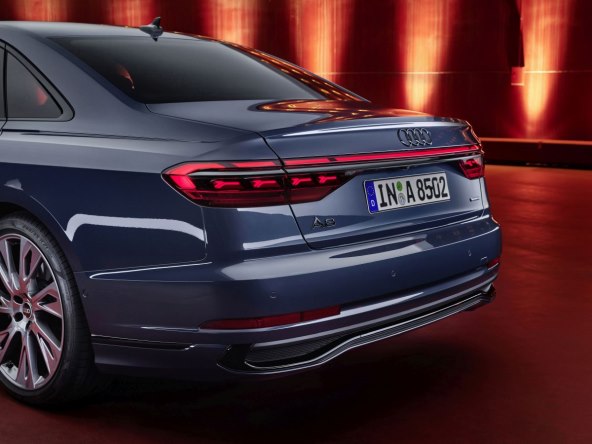 Audi A8 (3).jpg