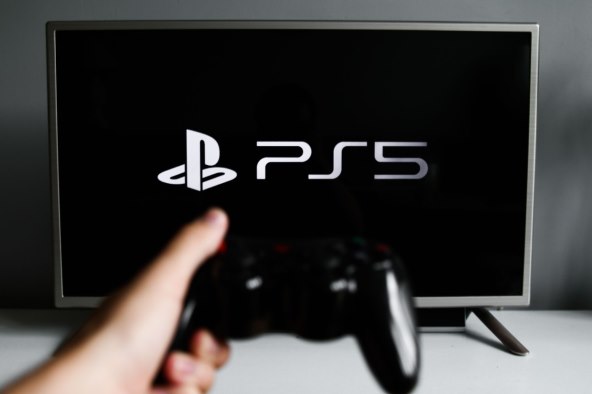ŠTO STAVITI ISPOD BOŽIĆNOG DRVCA? Ne računajte na PS5 ovog Božića