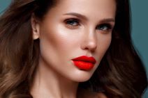 djevojka njegovano lice.jpg