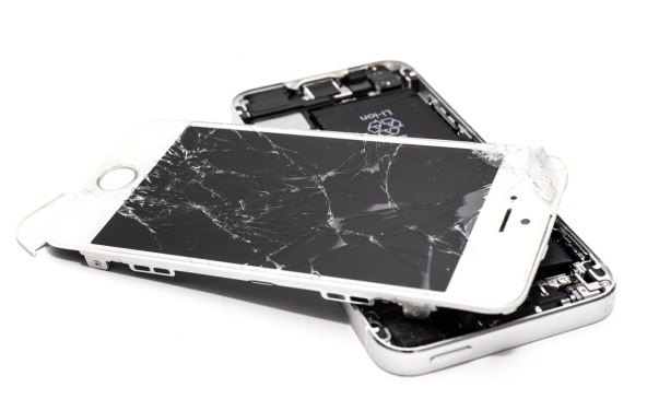 Apple iPhone razbijen (3).jpg