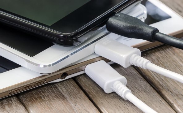 UNIVERZALNI PUNJAČ: Manje gnjavaže za potrošače, ali i smanjenje e-otpada