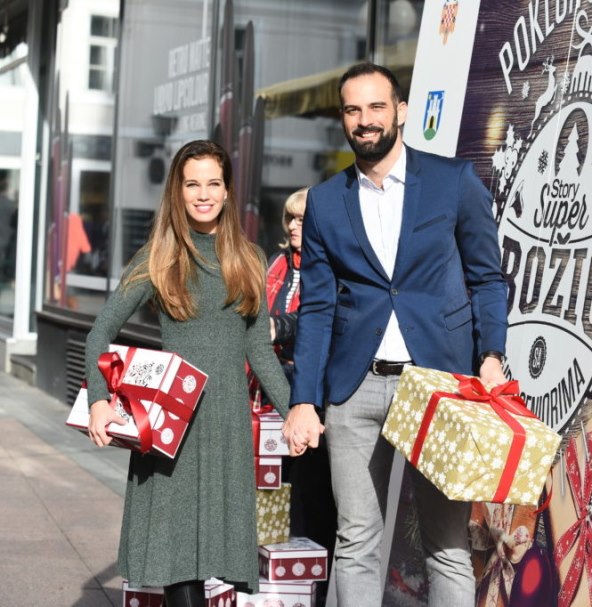 Domaće zvijezde podržale projekt 'Poklon s pričom – Story Super Božić sa Superseniorima'