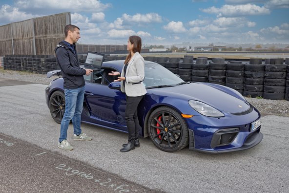 Porsche Cayman GT4.jpg