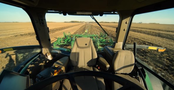 John Deere 8R (2).jpg