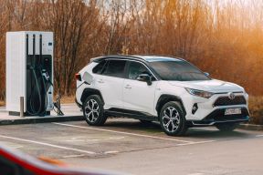 Toyota RAV4 Plug-in Hybrid (5).jpg